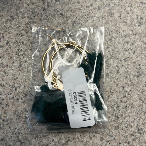 Emerald green Fringe Tassel Earrings - Picture 2 of 2